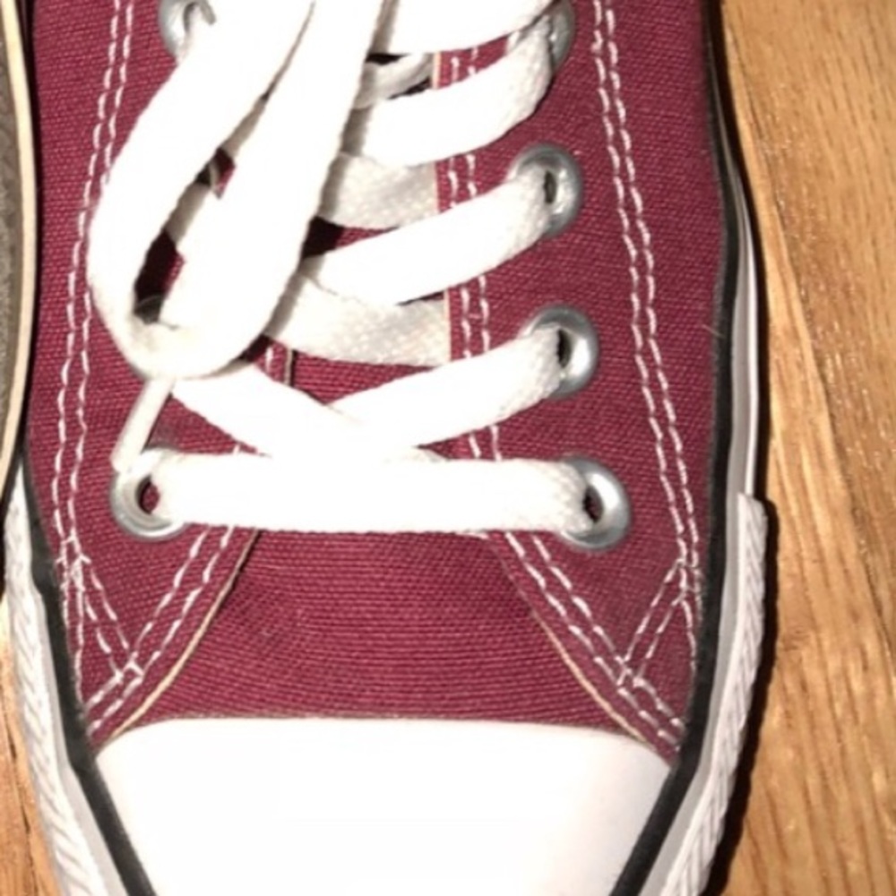 Convers 9 in woman :burgundy :new in box